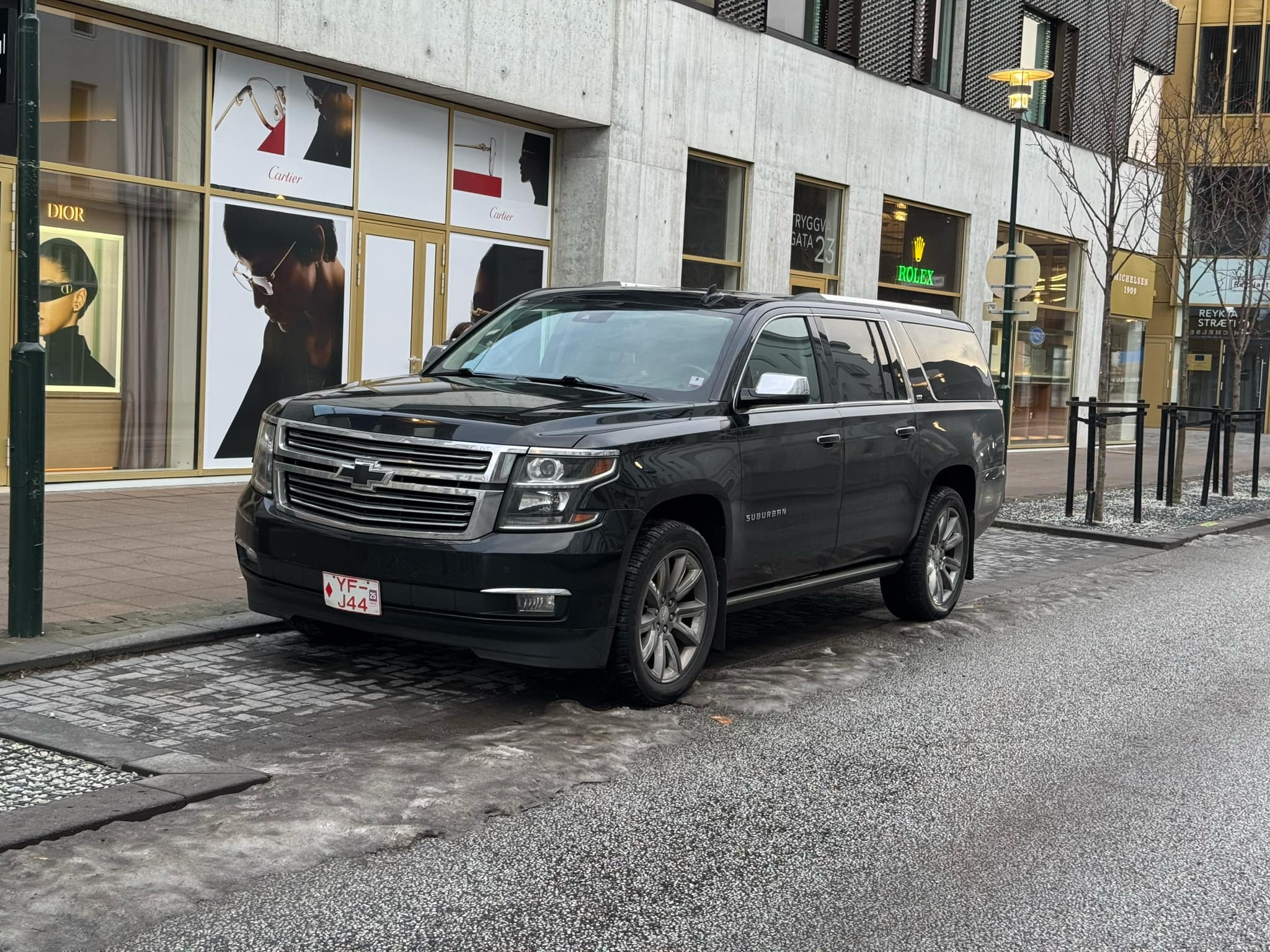 Gravel Travel Suburban in Reykjavik
